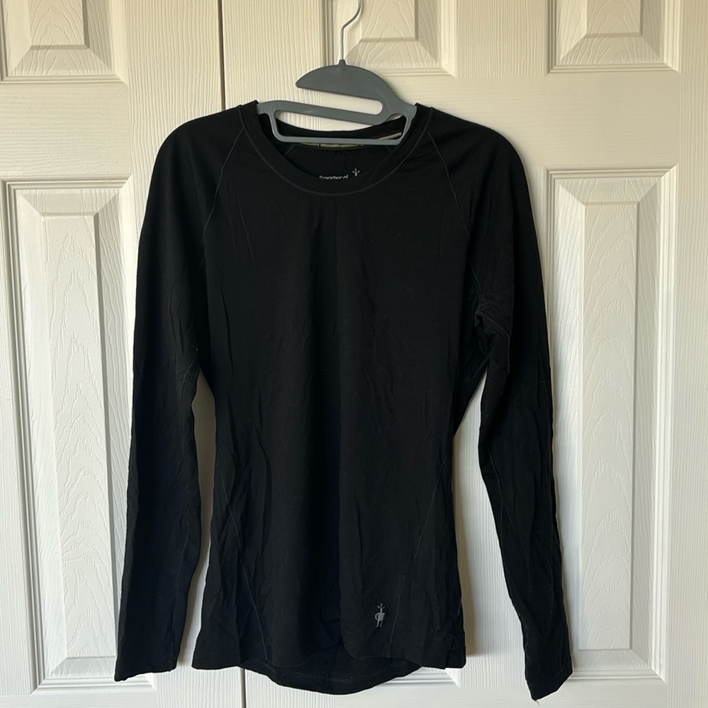Women’s medium smartwool long sleeve base layer. merino 150 - black.